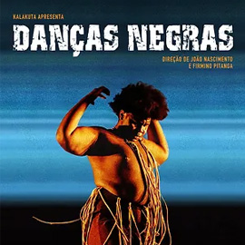 Cartaz do documentário Danças Negras, com imagens de dançarinos em movimento e informações sobre a duração e temática do filme, que aborda a ancestralidade e a cultura negra.